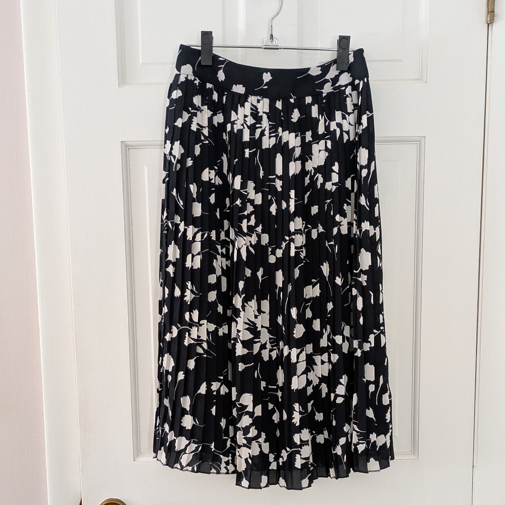 JCrew Highwaisted Pleated Floral Midi Skirt Sz 4 Formal Navy Blue & White Lined